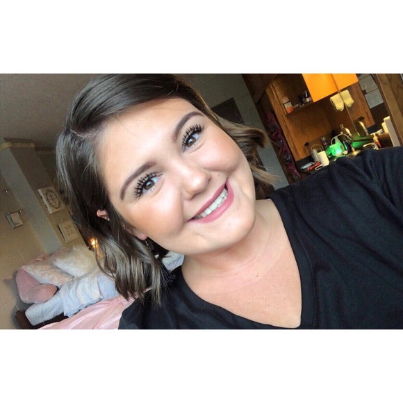 Profile Picture of Taylor Snedegar (@taylorsnedegar) on Poshmark