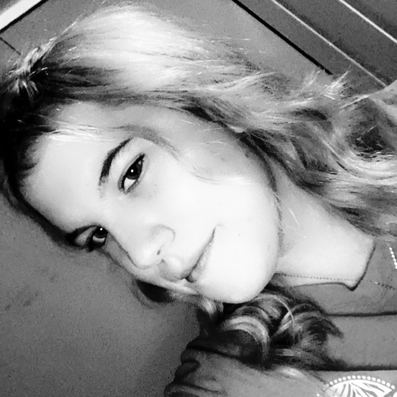 Profile Picture of Anna Lummus (@annalummus18) on Poshmark