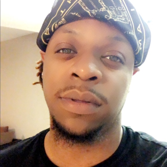 Profile Picture of Dameon Hugger (@hollow480) on Poshmark