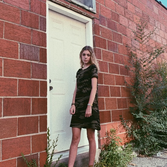Profile Picture of Kyleigh Held (@kyleighheld) on Poshmark