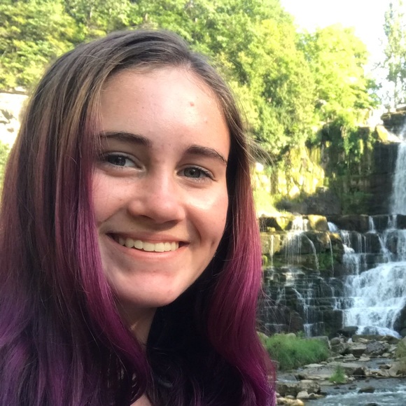 Profile Picture of Sophia Griffiths (@76sophia) on Poshmark