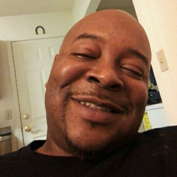 Profile Picture of Mark Clay (@lookinphly) on Poshmark
