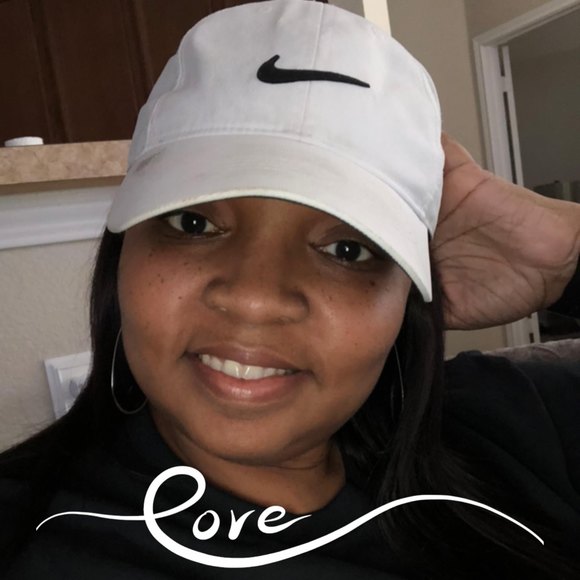 Profile Picture of Seleche Johnson-ayers (@nez1913) on Poshmark