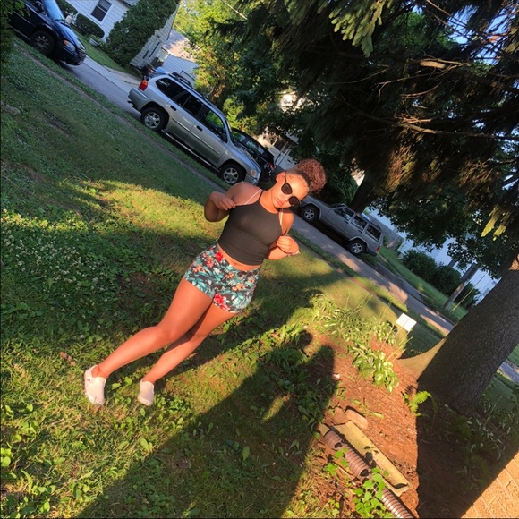 Profile Picture of Kayvianna Legate (@legate87) on Poshmark