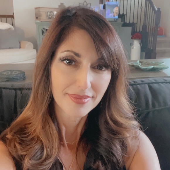 Profile Picture of Gabriele Linebarger (@gabrieletx) on Poshmark