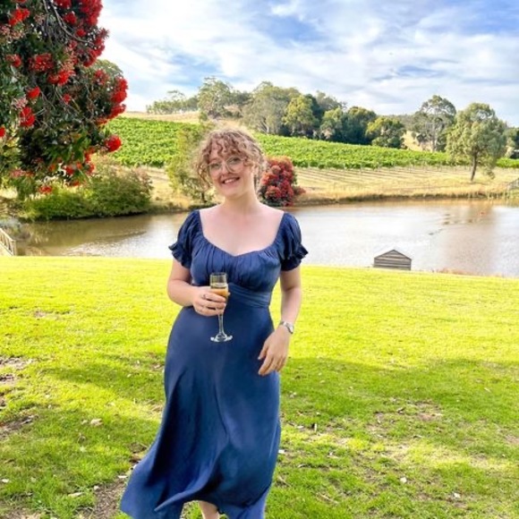 Profile Picture of Jessica Olofsson (@jessicaolo) on Poshmark