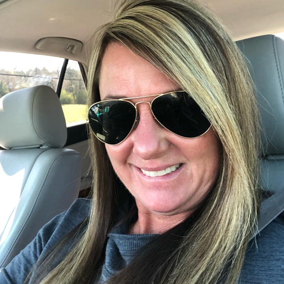 Profile Picture of Jessica Foskey (@jofoskey) on Poshmark