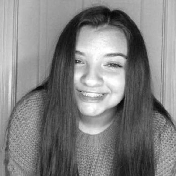 Profile Picture of Stephanie Christopher (@stephellaaa) on Poshmark