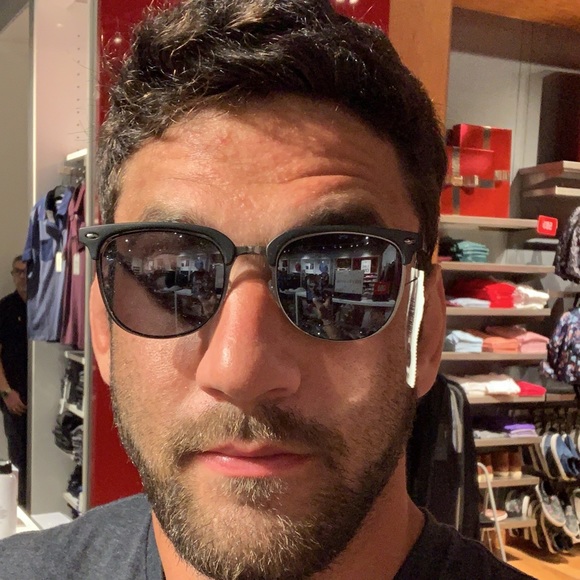 Profile Picture of Thiago Alves (@thiagoalves) on Poshmark