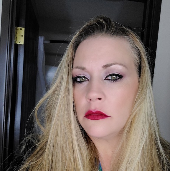 Profile Picture of Jerri Suenram (@jerrisuenram) on Poshmark