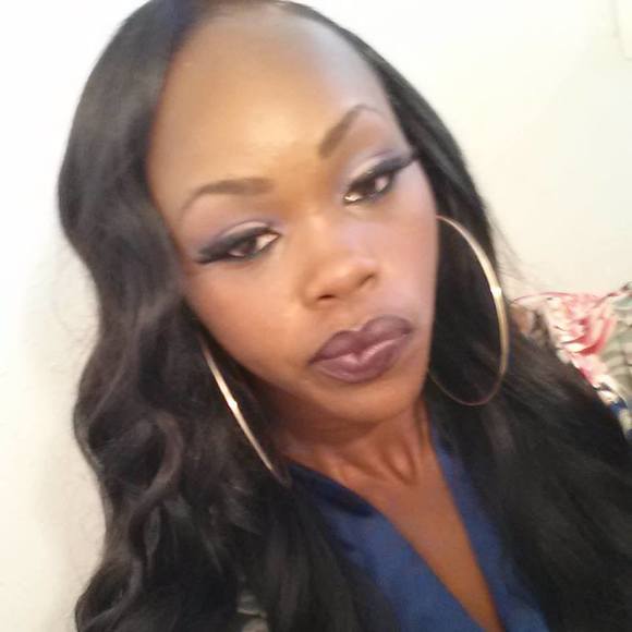 Profile Picture of Carlitha Spencer (@carlithasway) on Poshmark