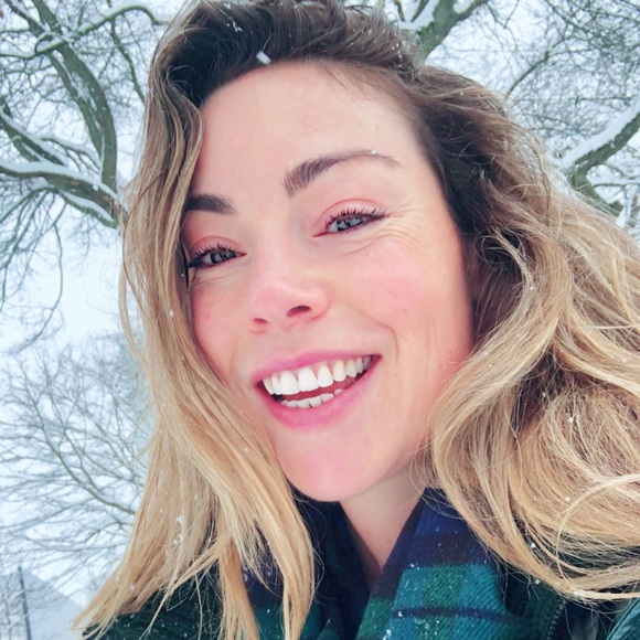 Profile Picture of Betsy Hansen (@betsynhansen) on Poshmark