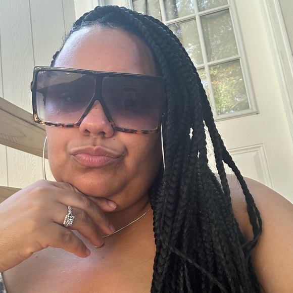 Profile Picture of Kia Key (@kiakey711) on Poshmark