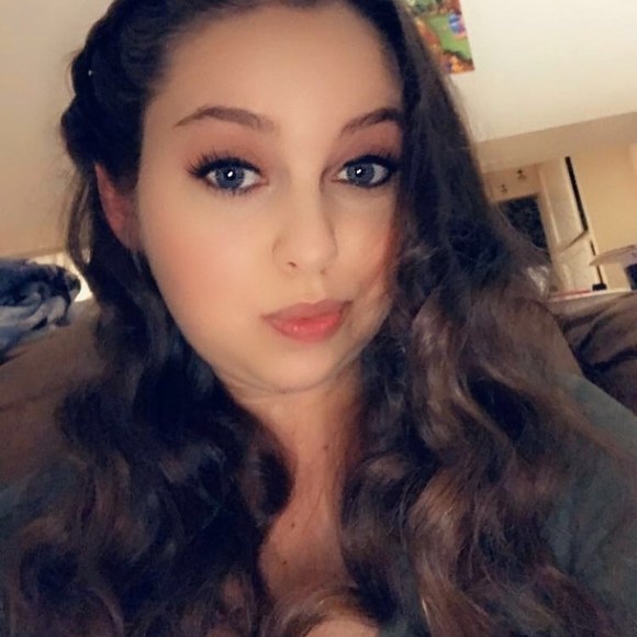 Profile Picture of Jeannie Golphenee (@tapstar93) on Poshmark