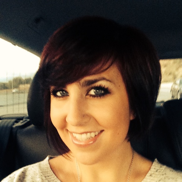 Profile Picture of Erica Ovitt (@eovitt) on Poshmark