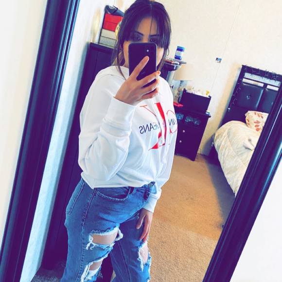 Profile Picture of Abigail Denova (@abigailopez23) on Poshmark