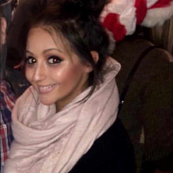 Gabrielle Moretsky - Poshmark Profile Picture of Gabrielle Moretsky (@gmm5387) on Poshmark