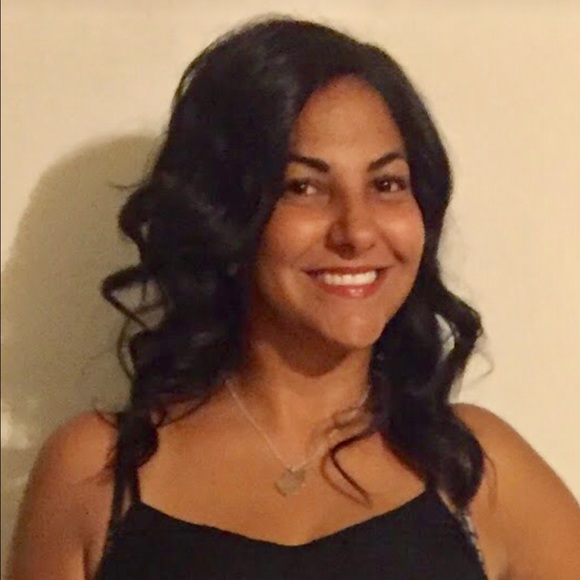 Profile Picture of Zoey Karimzada (@zoey9639) on Poshmark