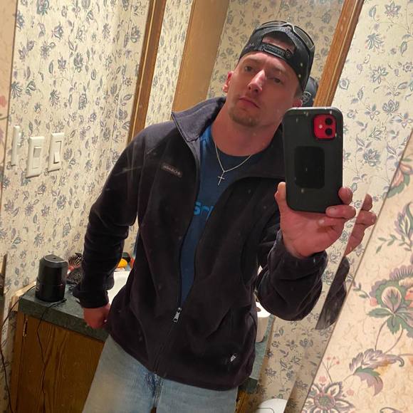 Profile Picture of Brad Montgomery (@bradmontgomery) on Poshmark