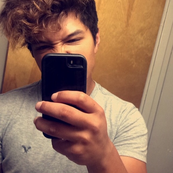 Profile Picture of Daniel Olvera (@requiredi) on Poshmark