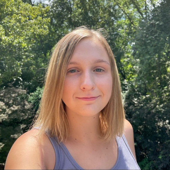 Profile Picture of Willow Noltemeyer (@willowcate) on Poshmark