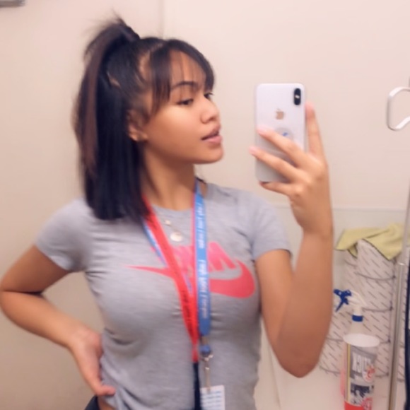 Profile Picture of Merissa T (@elmerissaaa) on Poshmark
