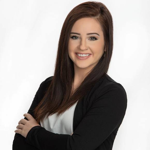 Profile Picture of Alyssa Mackie (@alyssamackie) on Poshmark