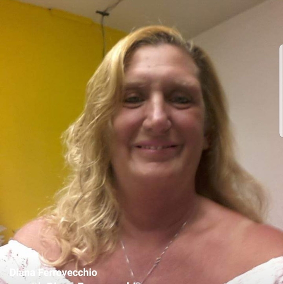 Diana Ferrovecchio - Poshmark Profile Picture of Diana Ferrovecchio (@carlferr59) on Poshmark