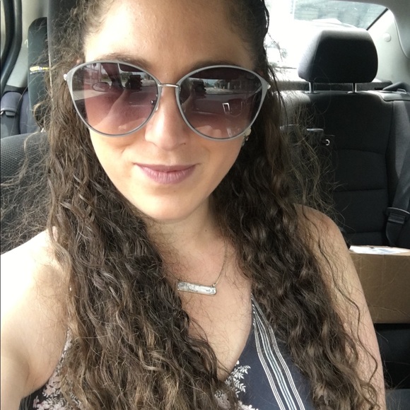 Profile Picture of Jessica Halfhide (@shoeaddikt89) on Poshmark