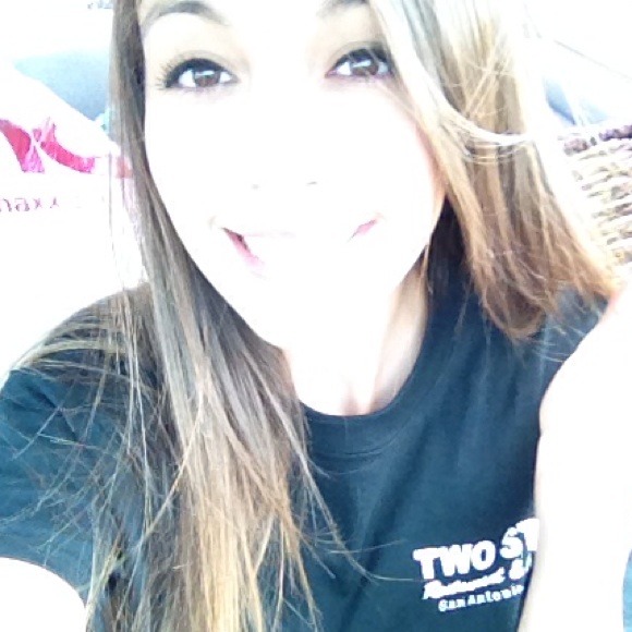 Profile Picture of Amber Alex (@amberalex13) on Poshmark