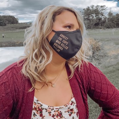 Profile Picture of Holly Barker (@holly_barker) on Twitter