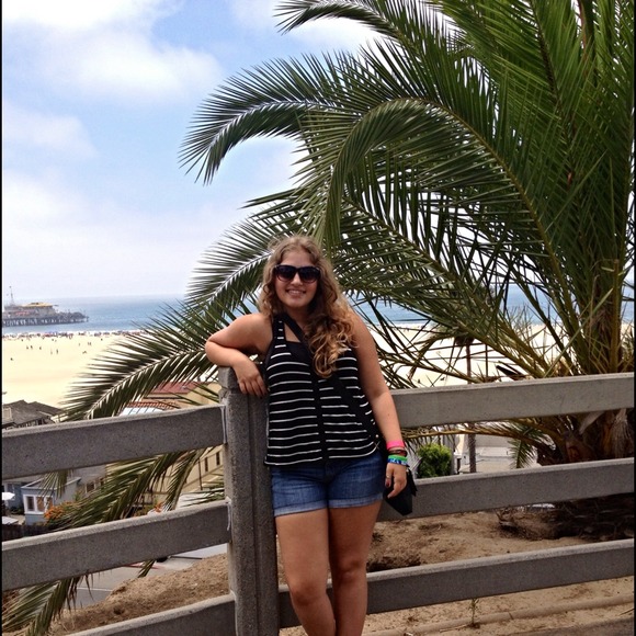 Profile Picture of Kiana Farahbod (@kianafarahbod) on Poshmark