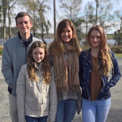 Profile Picture of Julie Tchividjian (@julieclairetch) on Twitter