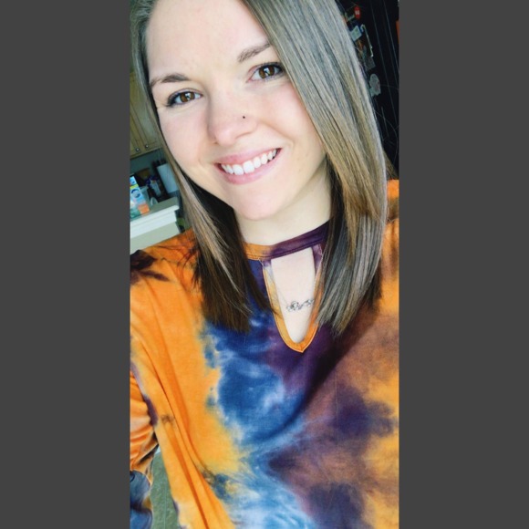 Profile Picture of Danielle Gatchell (@danigatchell) on Poshmark