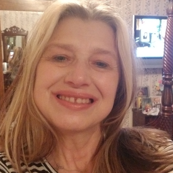 Profile Picture of Martyna Schrenzel (@martyna128) on Poshmark