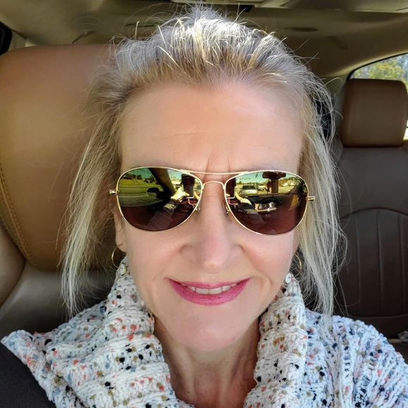 Profile Picture of Marilyn Richardson (@mnrichardson) on Poshmark