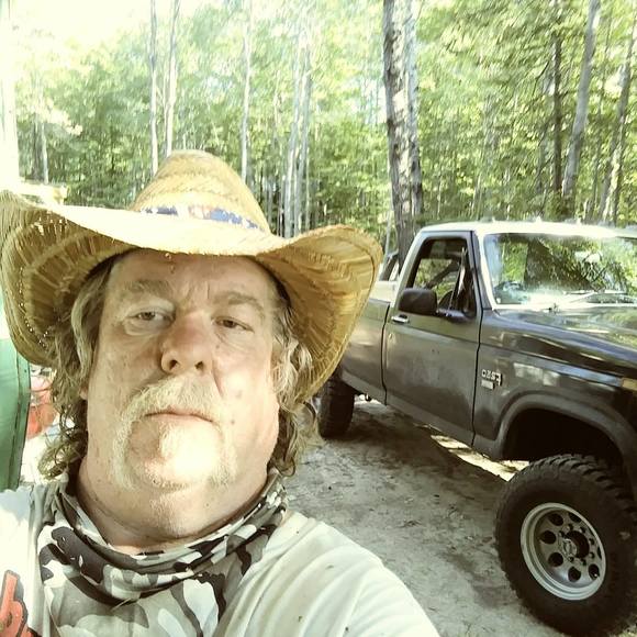 Profile Picture of Matthew Cummings (@mattnmike0506) on Poshmark