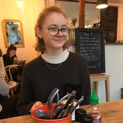 Profile Picture of Naomi Hofer (@naomi_hofer) on Twitter