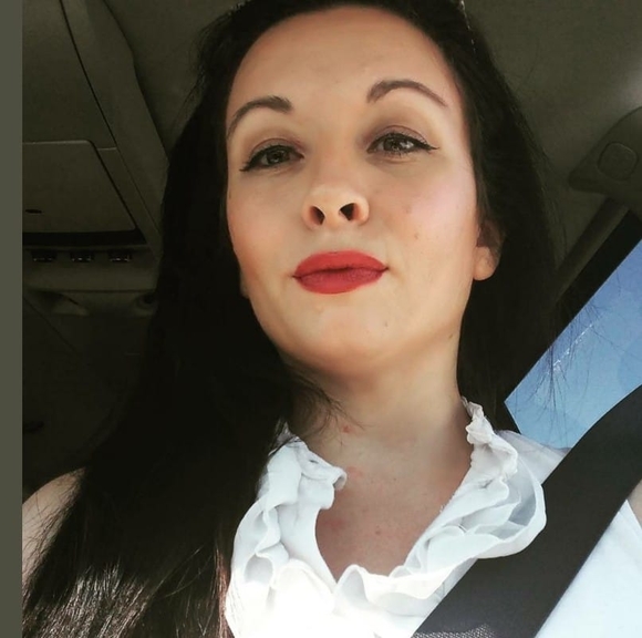 Profile Picture of Sarita Grunsten athey (@qweensally) on Poshmark