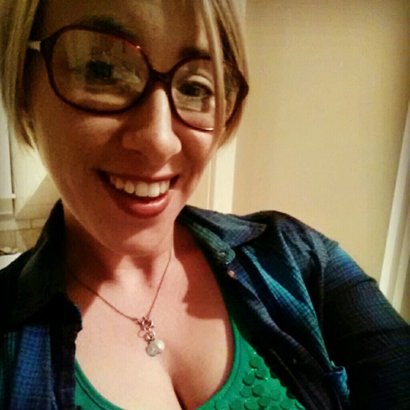 Profile Picture of Samantha Wardrip (@samwardrip) on Poshmark