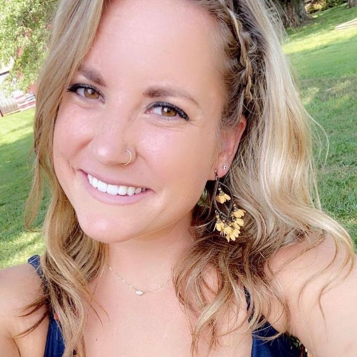 Profile Picture of Andrea Castle (@@aunysellshomes) on Tiktok