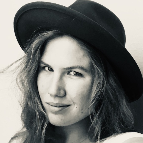 Profile Picture of Grace Bertuccelli-booth (@gracebertboo) on Poshmark