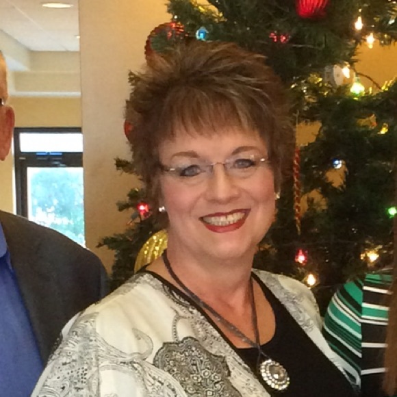 Profile Picture of Bitsy Jeffers (@bitsyjeff) on Poshmark