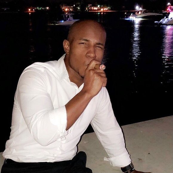 Profile Picture of Emmett Terry (@emmettterry02) on Poshmark