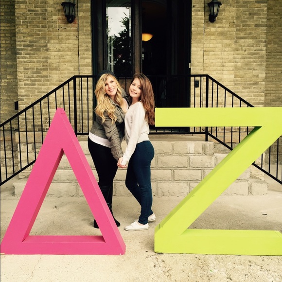 Profile Picture of Hannah Connelly (@nahjean25) on Poshmark