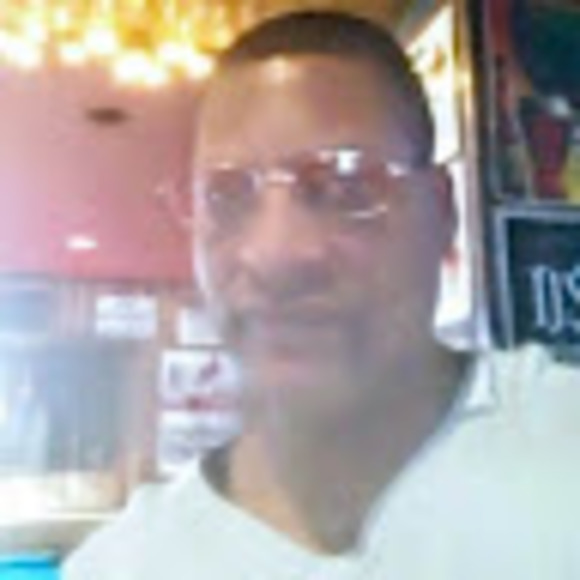 Profile Picture of Bruce Pippinger (@brucepippinger) on Poshmark