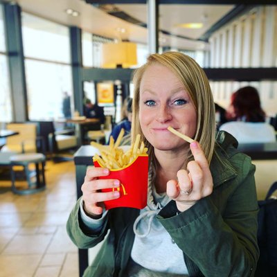 Profile Picture of Leah Barker (@LRobbie4) on Twitter
