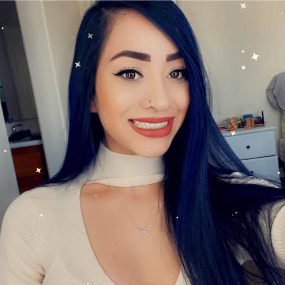 Profile Picture of Raylynn Sepulveda (@raylynn28) on Poshmark