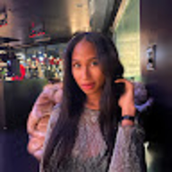 Profile Picture of Tiarra Horch (@daintyrhose) on Poshmark
