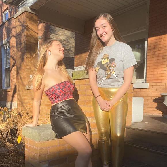 Profile Picture of Madeline Mallinger (@madimal) on Poshmark